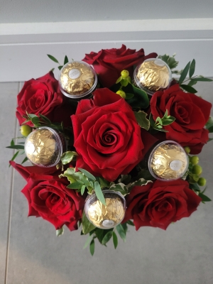 Red Rose Hat Box with Chocolates