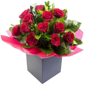 12 freedom rose hand tied