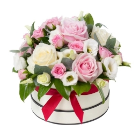 Pink and white rose hatbox